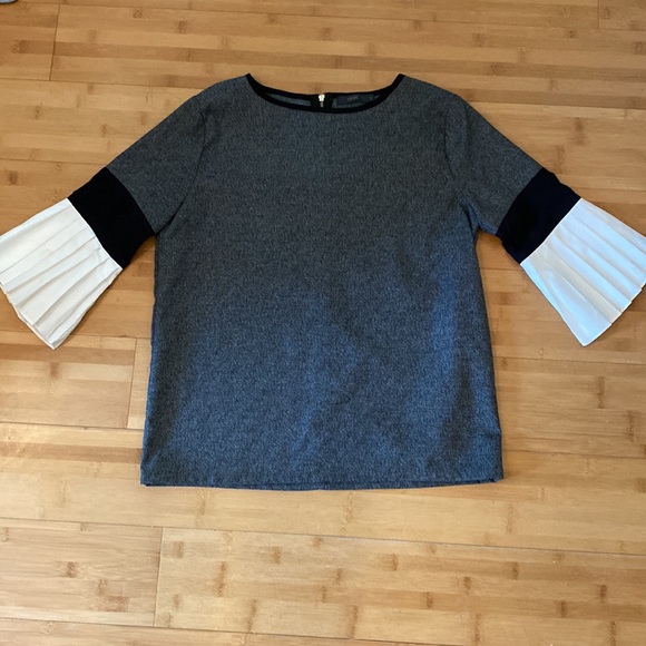 THML NWOT SizenSmall Mixed Media White & Gray W/ White Ruffled 3/4 Sleeve - Picture 4 of 8